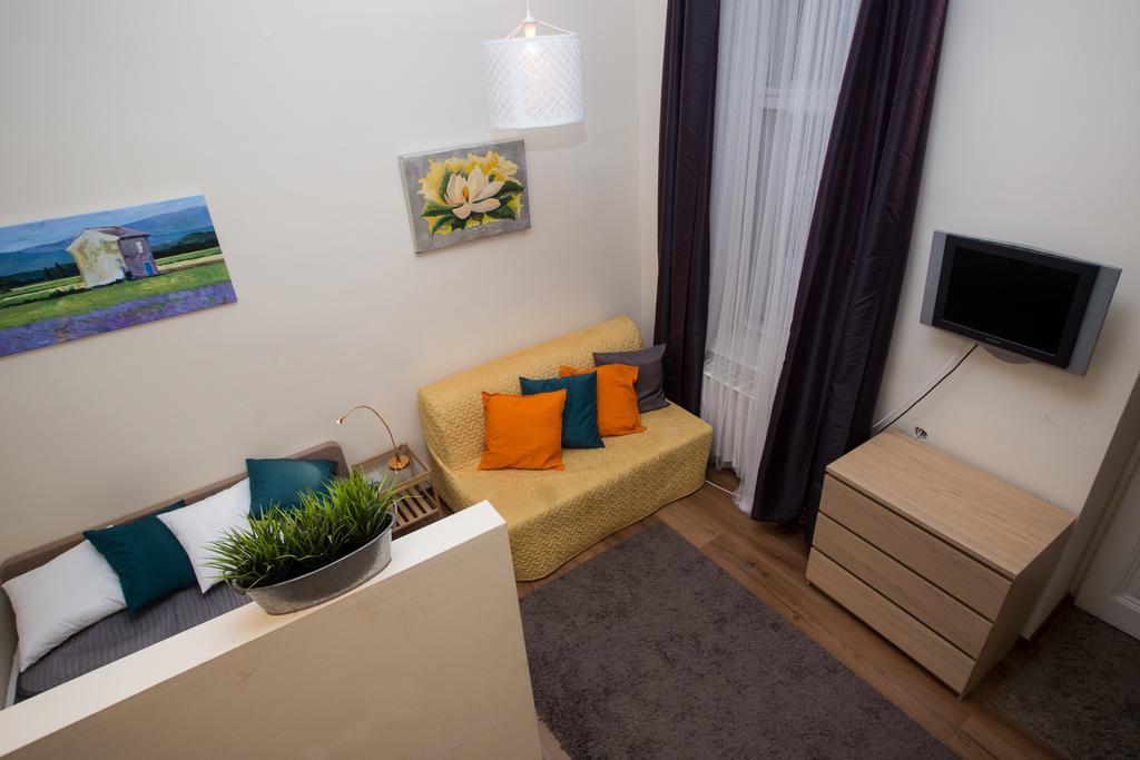 Home Apartment Near Blaha Lujza Square Budapest Esterno foto